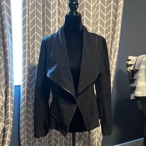 Lululemon asymmetrical cycling jack, size 6